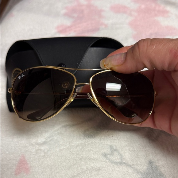 Ray-Ban Classic Gold Aviator Sunglasses